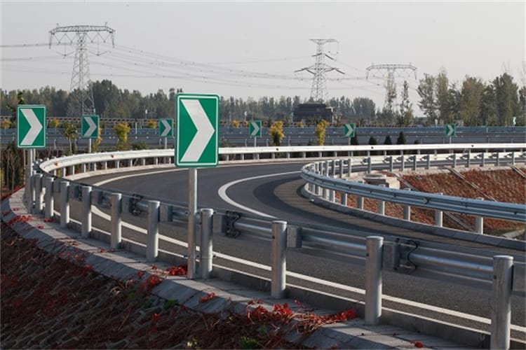 潍青六标二分部跨沈海高速涉路段第二次调流顺利完成