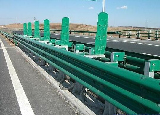 购买波形护栏板，负责安装吗？