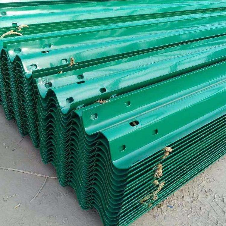 两波波形护栏板